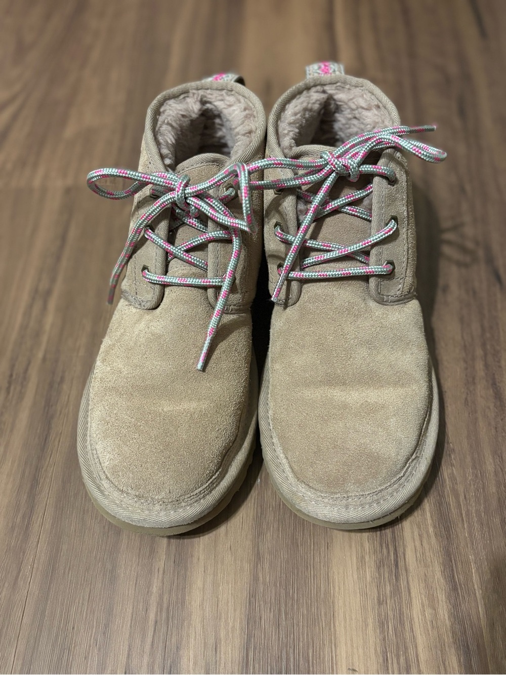 UGG Women’s Neumel Heritage Chukka / Lace-Up Boots